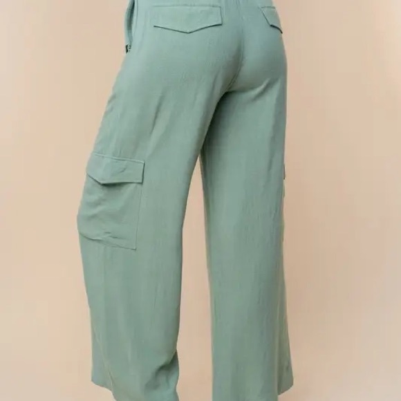 1013. High Waisted Woven Wide-Leg Cargo Pants - Picture 3 of 5